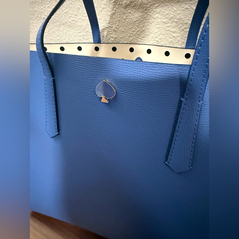 KATE SPADE BLUE TOTE POLKADOT INSIDE - Picture 3 of 6
